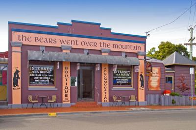 Bears Over The Mountain Huon Valley