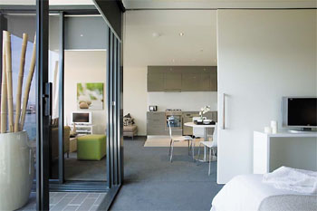 Escape Now Avalon Resort  (Private Apartments) Surfers Paradise gold coast