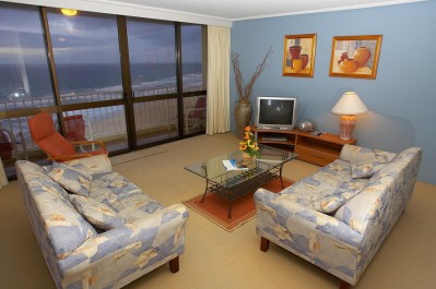 2 Bedroom Beachfront Apt - Min 2 Nights