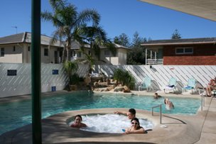 Burleigh Beach Tower - Holiday Apartments Gold Coast