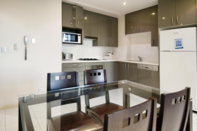 1 BEDROOM + STUDY 7 NITE DEAL