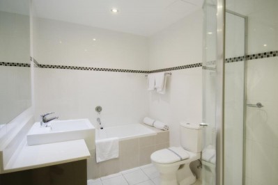 1 BEDROOM + STUDY 7 NITE DEAL