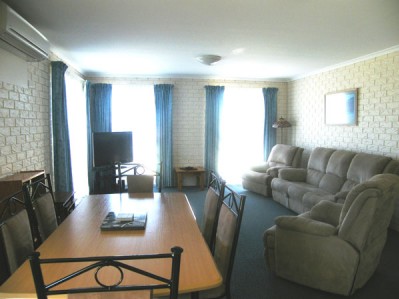 2 BR 3.5 Star Apartment - Min 3 Nights