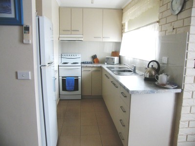 2 BR 3.5 Star Apartment - Min 7 Nights